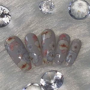 Bloom||Press-on Nail Set